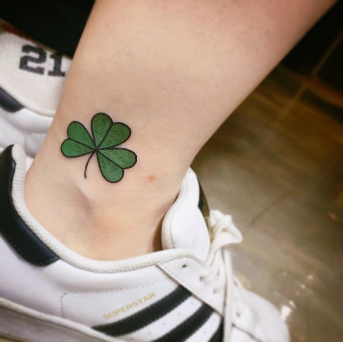 Тату Клевер четырехлистный для мужчин