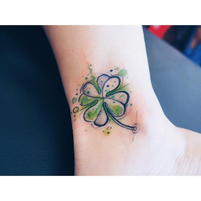 Тату Клевер четырехлистный черный