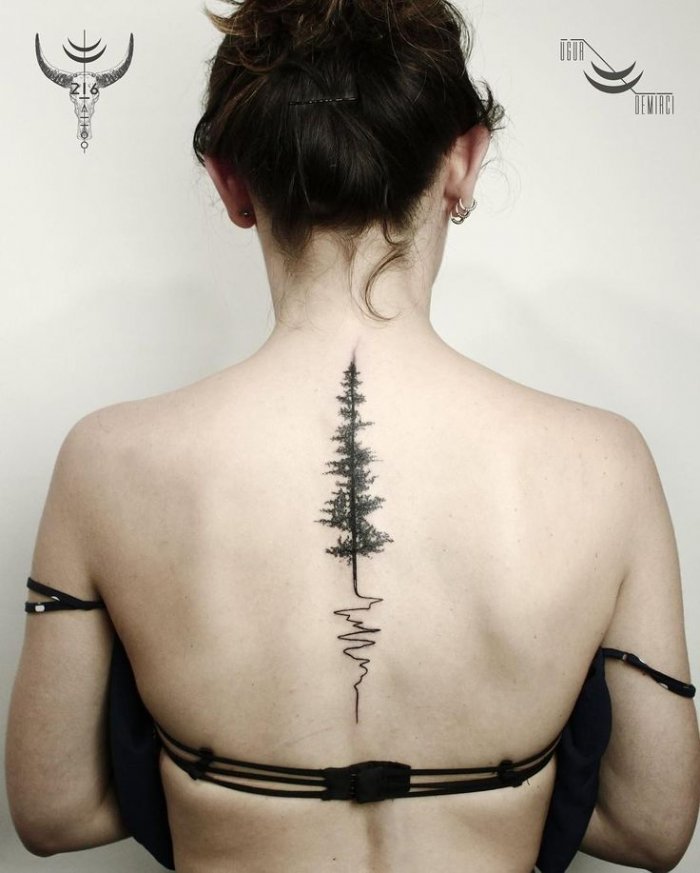 Изящные тату на спине