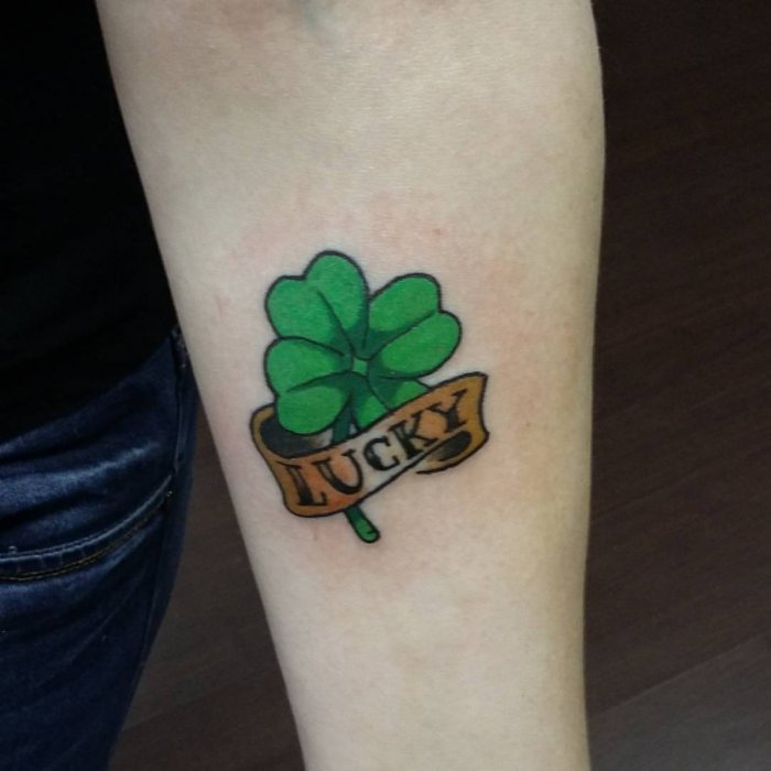 Тату Клевер четырехлистный