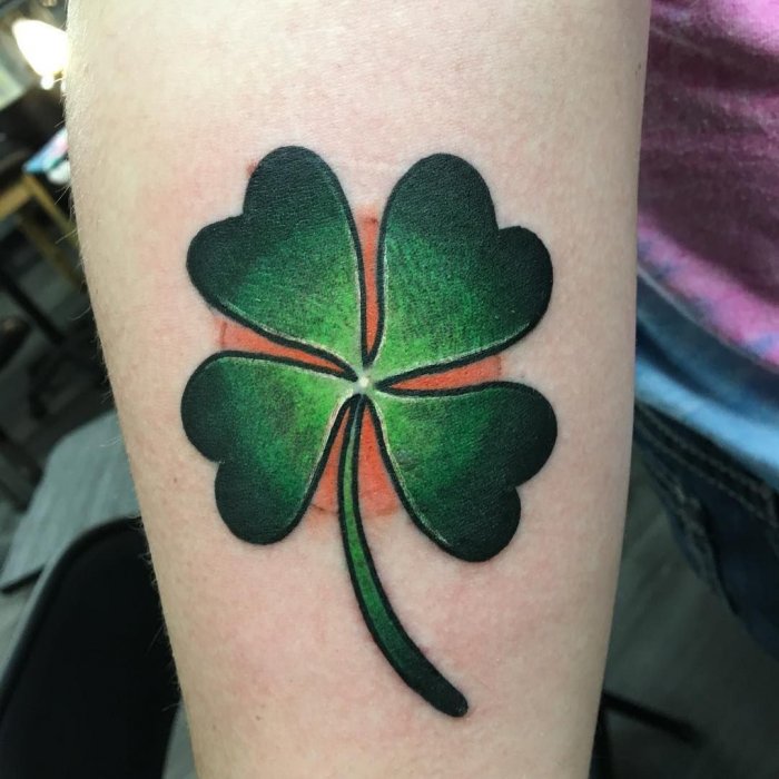 Тату Клевер четырехлистный