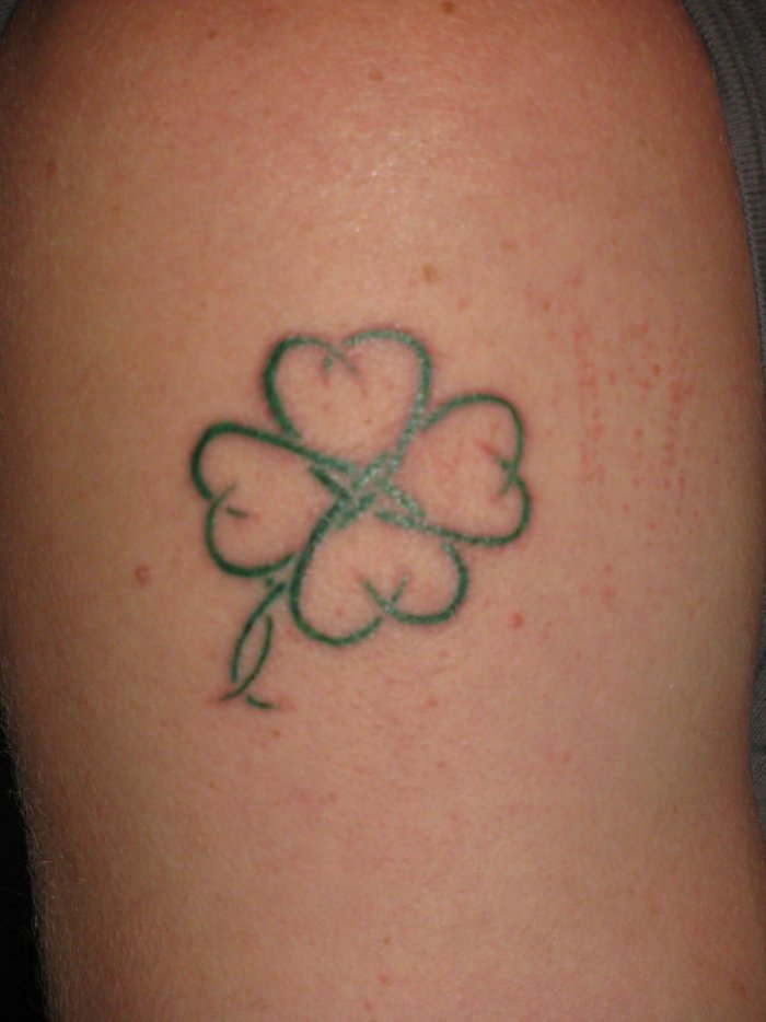 Клевер четырехлистник тату
