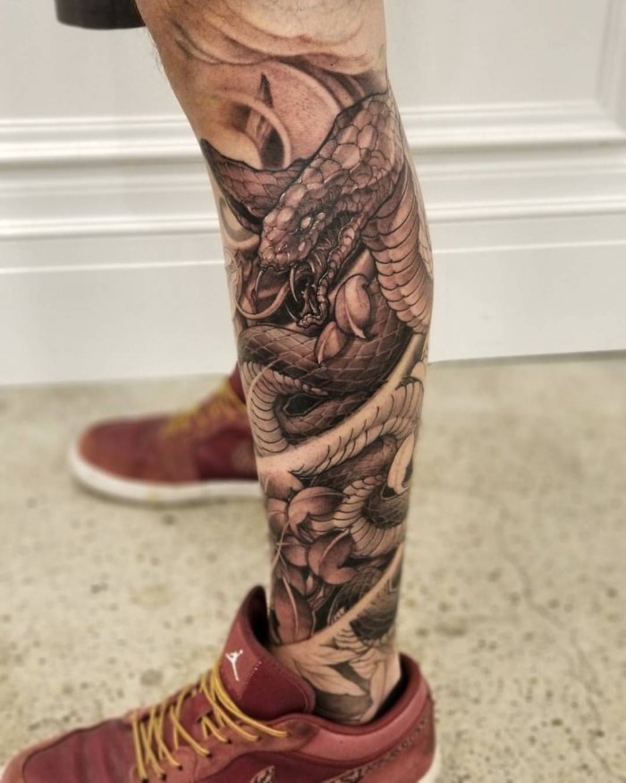 Тату для мужчин на икре ноги