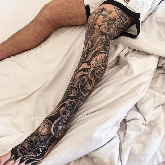Татуха на ноге мужская