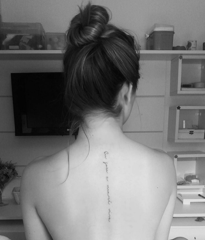 Тату на спине женские