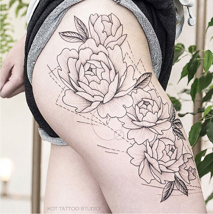 Тату на бедре женские