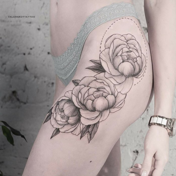 Тату на бедре для девушек