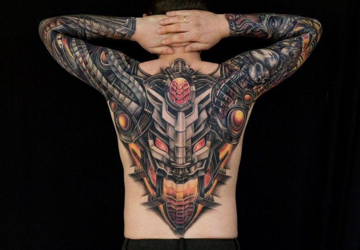 Тату на руке мужские цветные