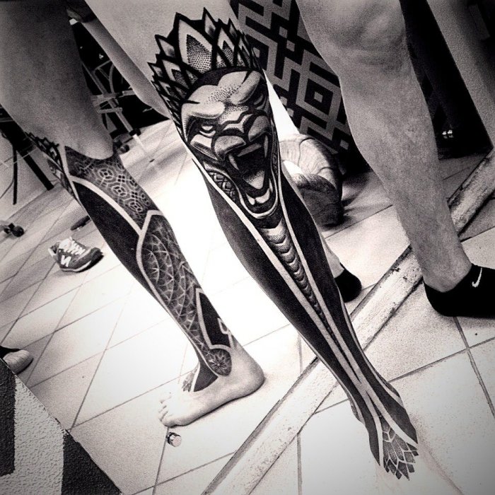 Интересные мужские тату на икре