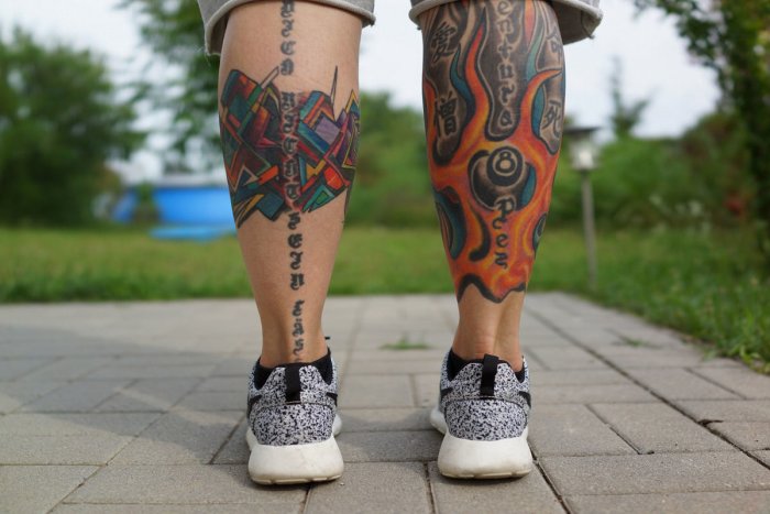 Тату на голени