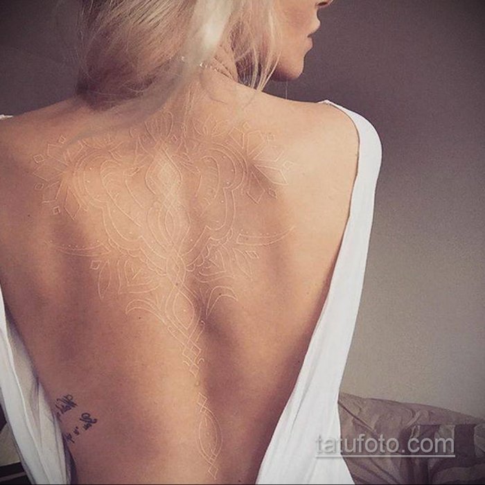 Тату белым пигментом