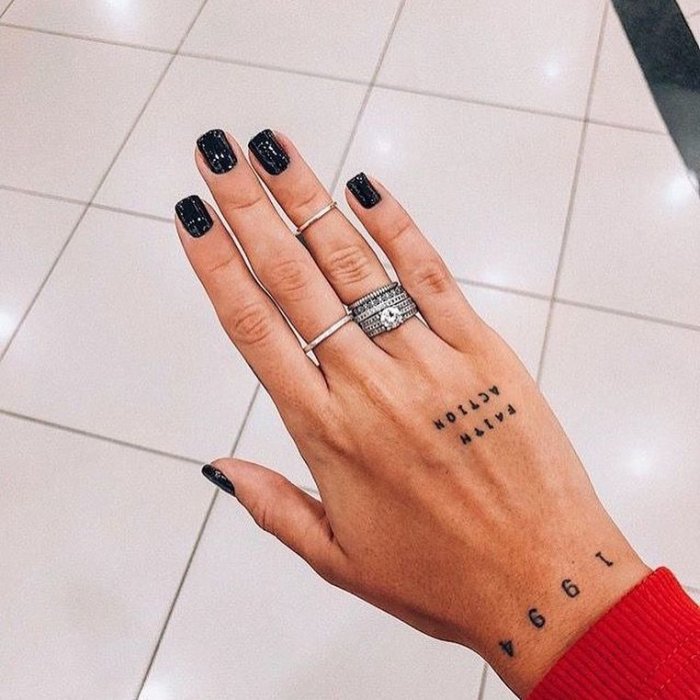 Тату на пальцах