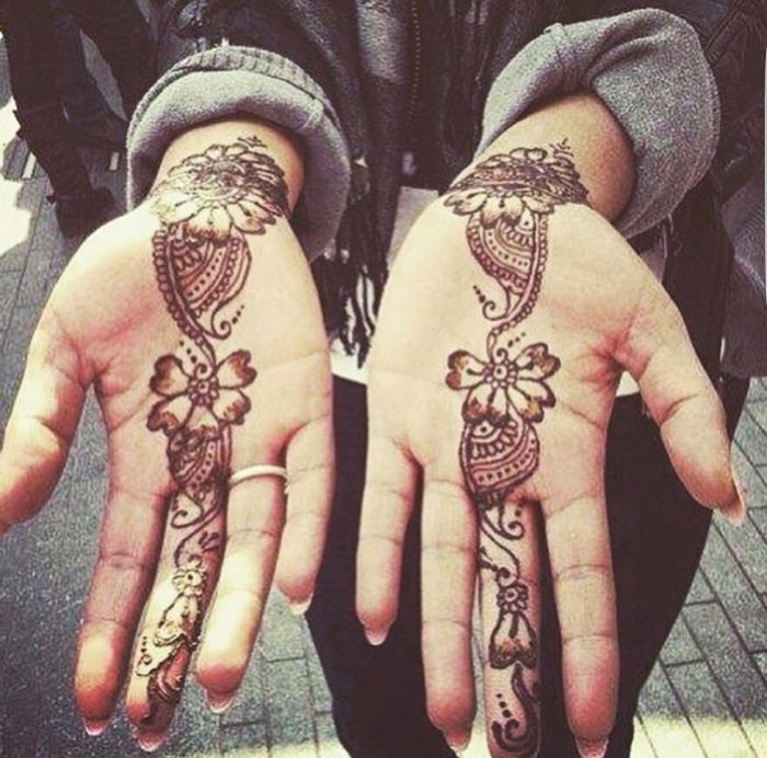 Татуировка натаальцах