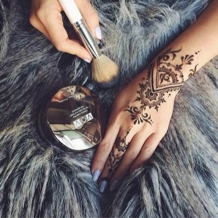 Тату цветы на руке