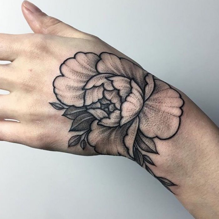 Тату на запястье до локтя