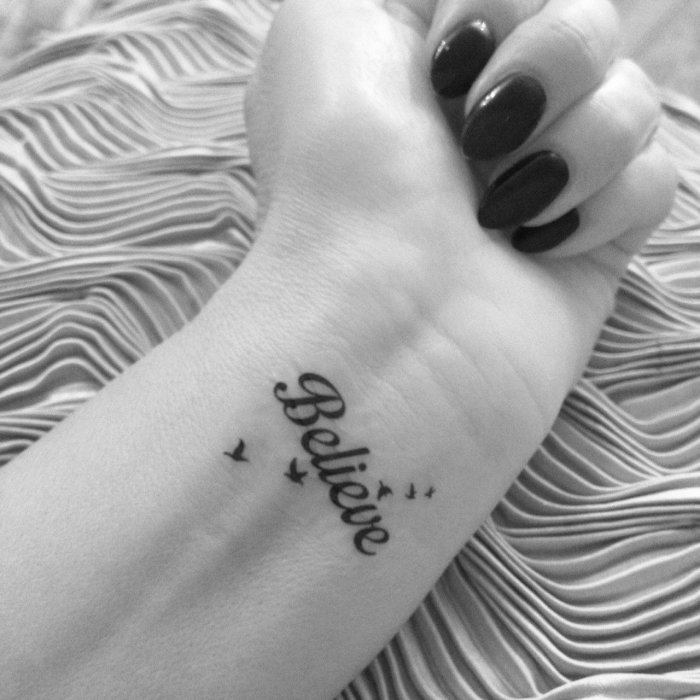 Тату маленькие надписи