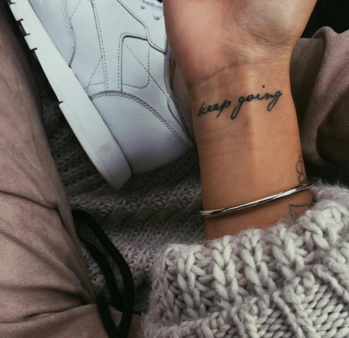 Тату надписи на руке