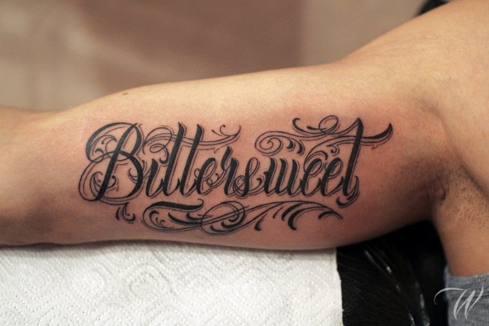 Тату на руке мужские натпис