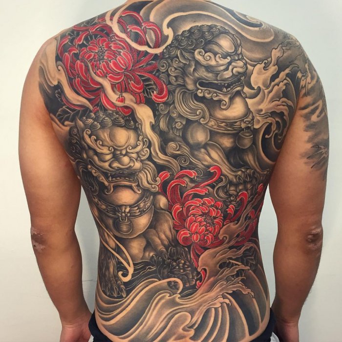 Мужская спина