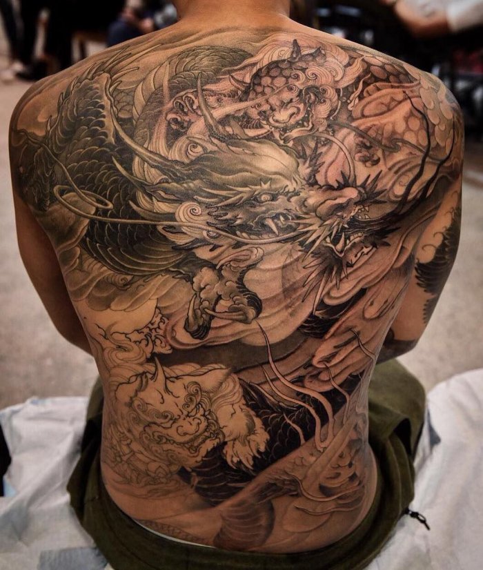 Красивые тату на спине мужские