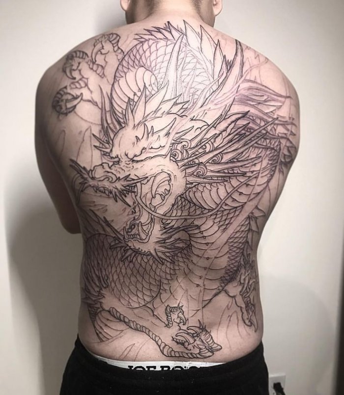 Тату на спине мужские