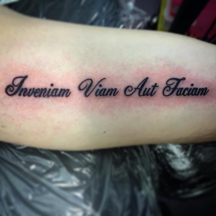 Фразы для тату со смыслом для девушек с переводом