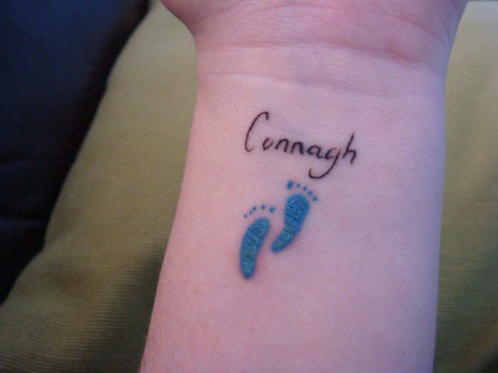 Тату имя на руке