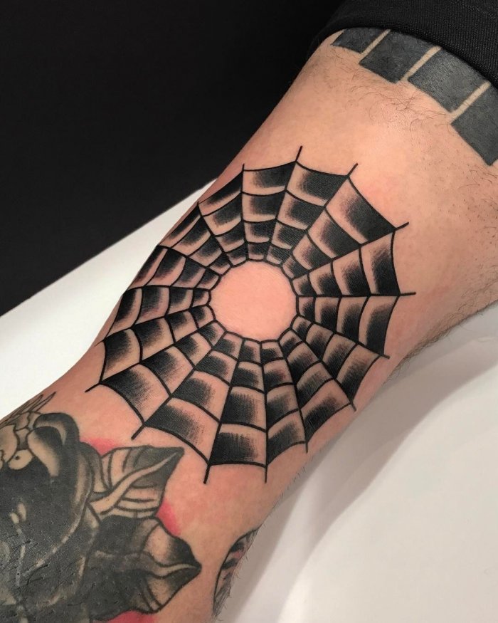 Тату на локте