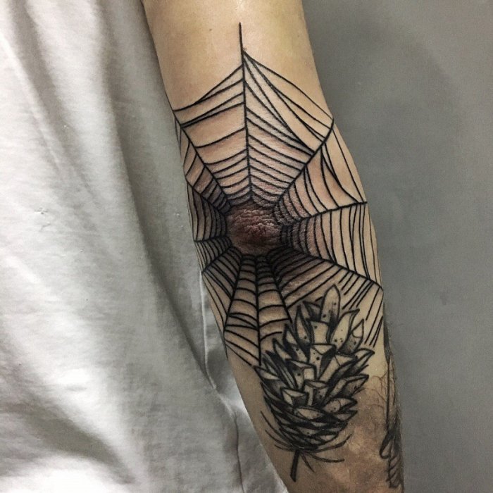 Паутина на локте