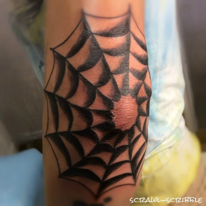 Тату на локте