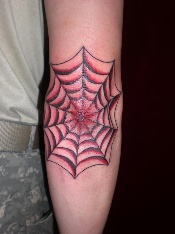 Тату паутина на локте Олд скул