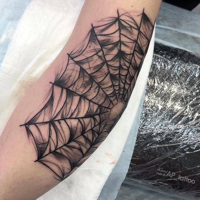 Тату паутина