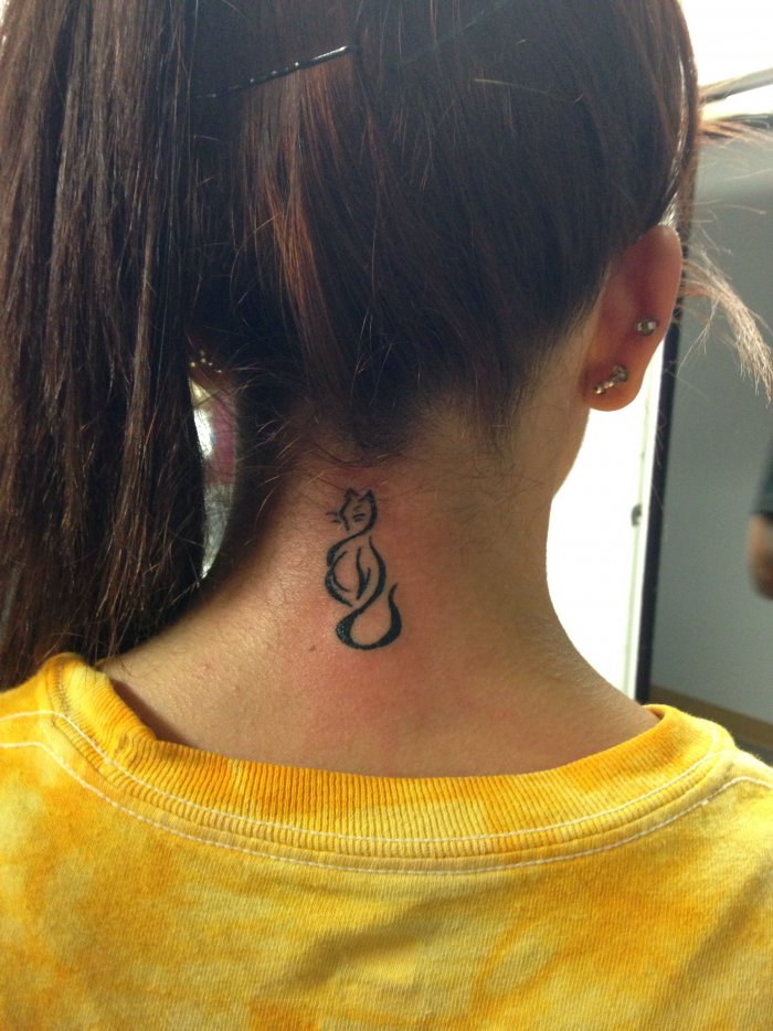 Тату на шее сзади