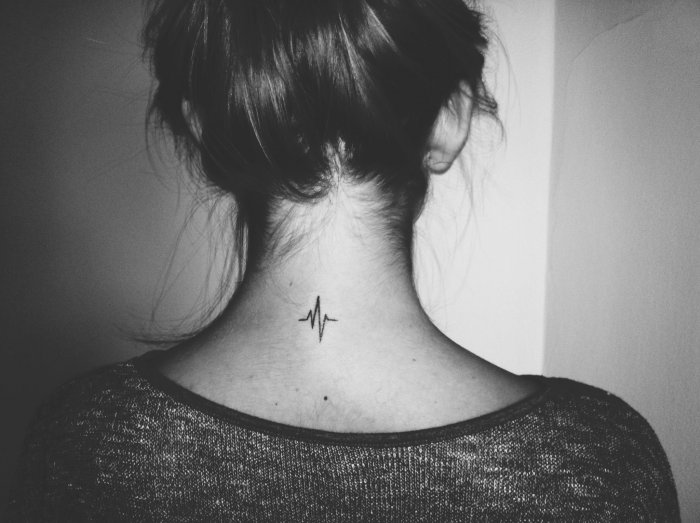 Татуировки для девушек YF шее