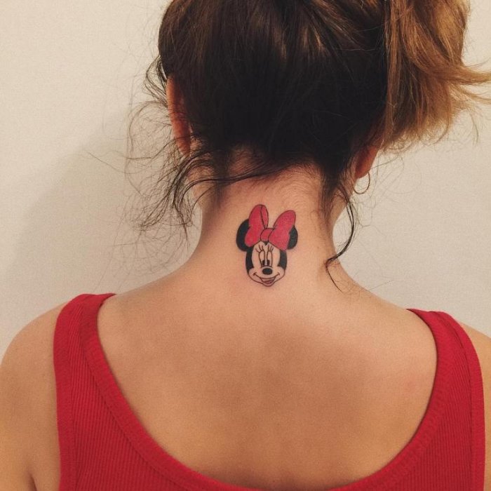 Тату цветы на шее