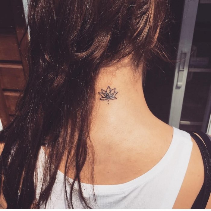 Красивые женские тату на шее