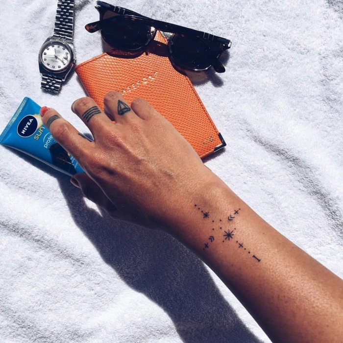 Маленькая тату на руке