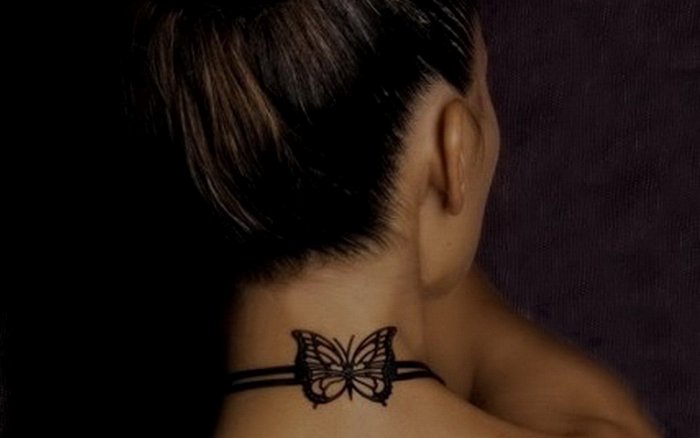 Татуировки на шее для девушек