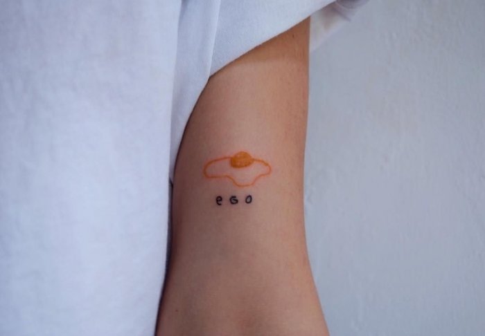 Маленькие тату на бумаге