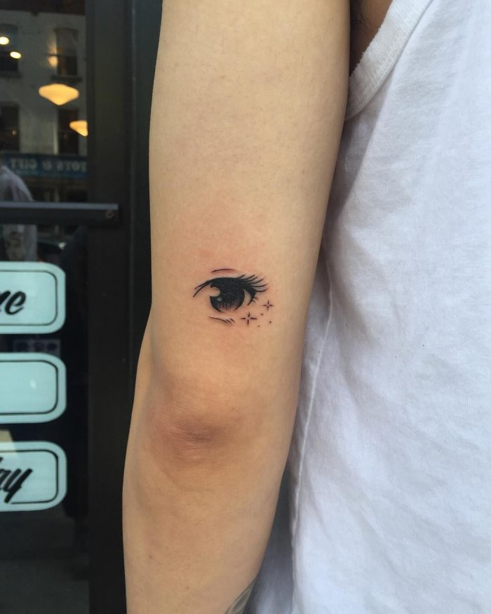 Тату маленько на запястье