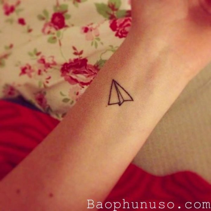 Маленькие тату для девушек эскизы