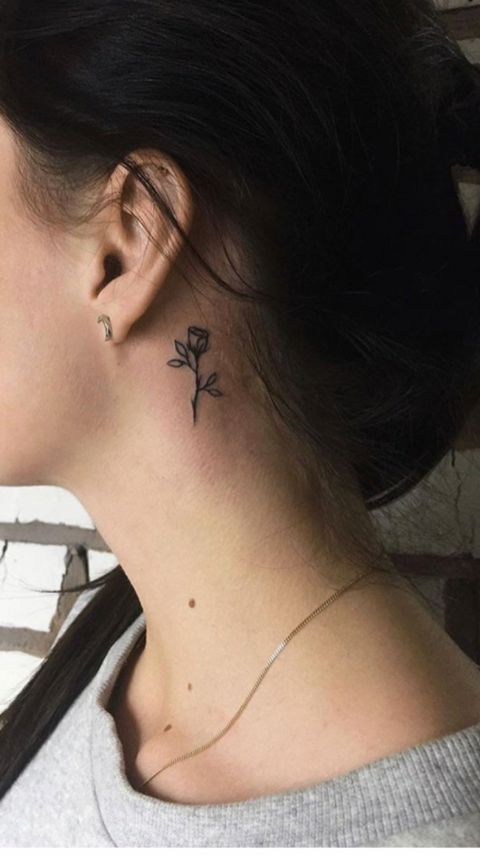 Тату на шее для девушек