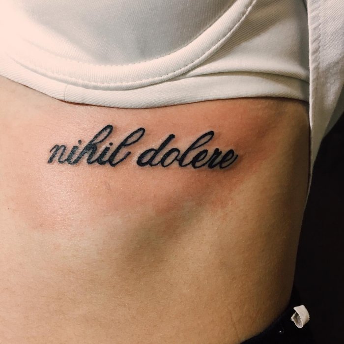 Тату на руке мужские надписи