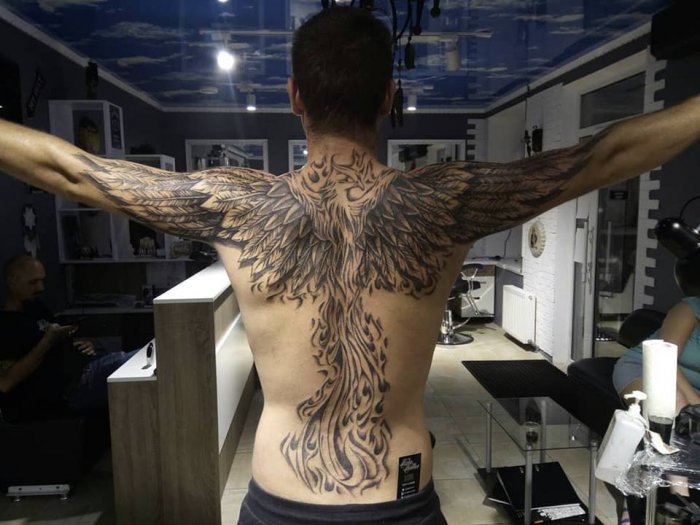 Крылья на спине тату мужские