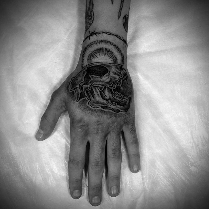 Тату на кисть руки для мужчин