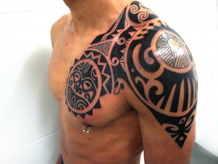 Тату на плече