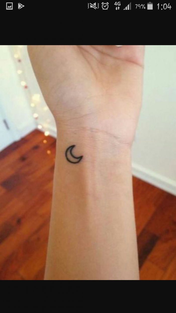 Тату на запястье для девушек маленькие