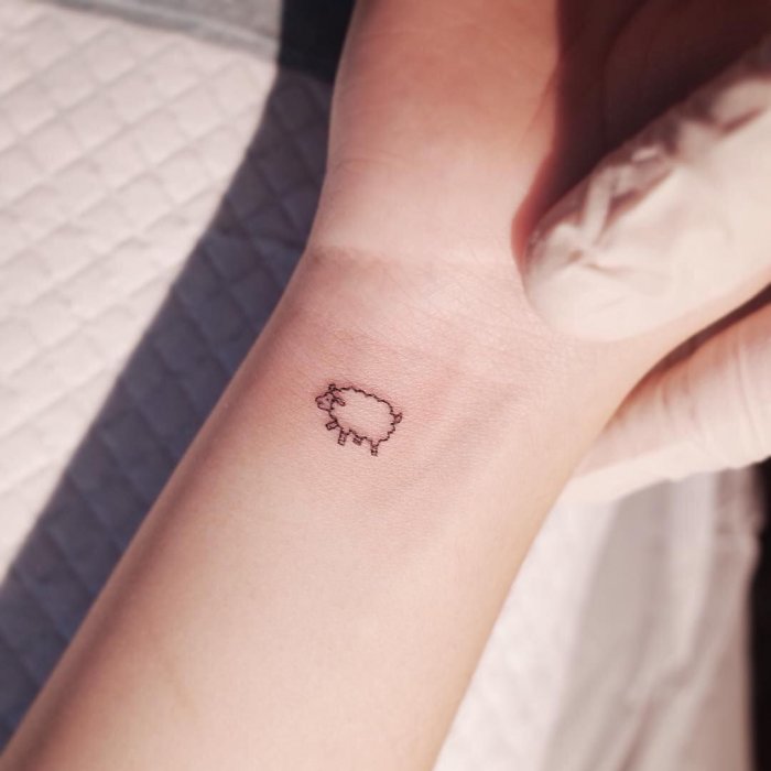 Тату на запястье для девушек