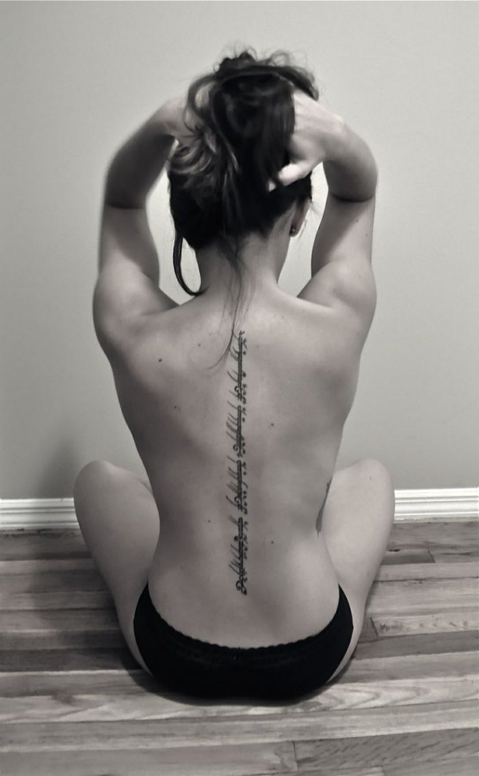 Тату на спине женские