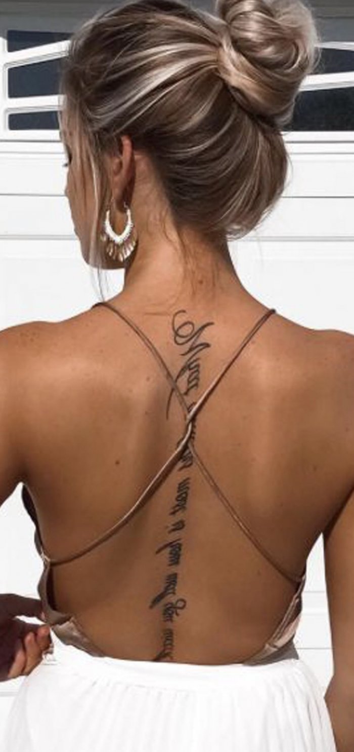 Тату вдоль позвоночника